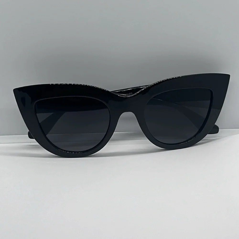 NWT Chic Black Cat Eye Sunglasses - UVProtection - Vintage Inspired Glamour